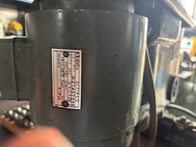 Mocna wiertarka AEG, z imadłem 400V