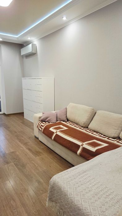 Довготривала оренда 2к квартири на вул. Середньофонтанська