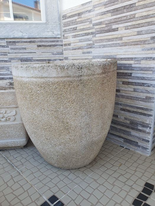 Vaso de pedra - dimensoes nas fotos