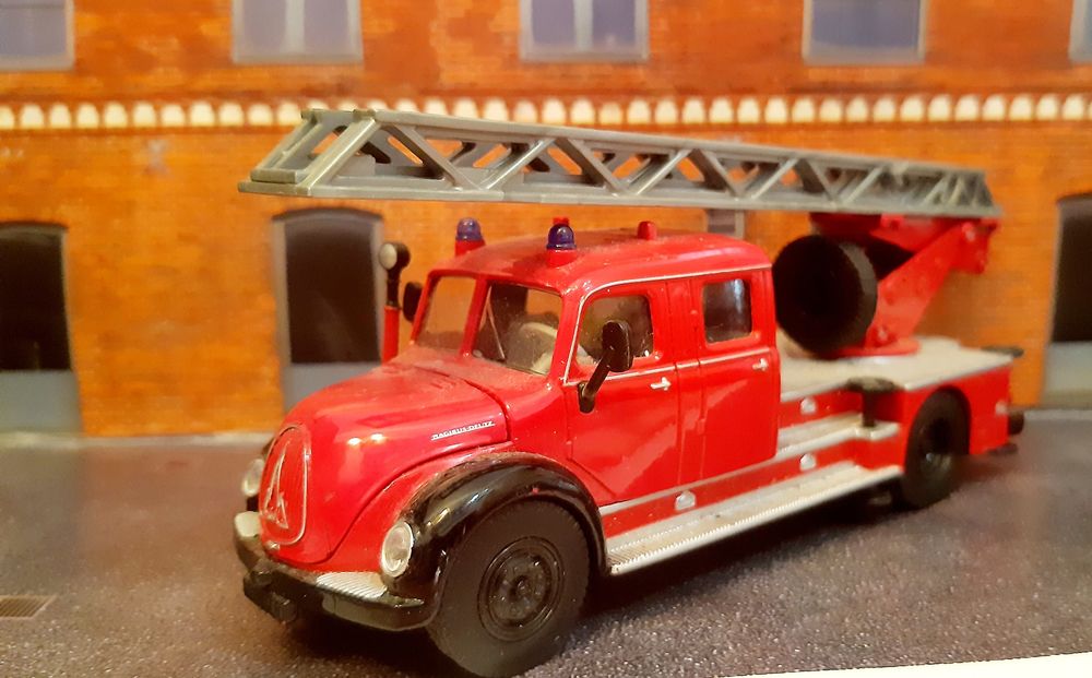 Magirus Deutz bombeiros, SIKU escala 1/50