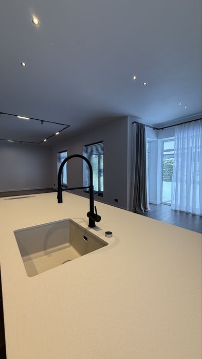 Одноповерховий будинок 175 м², 10 соток, комбіноване опалення. Ліс