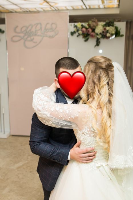 Весільна сукня