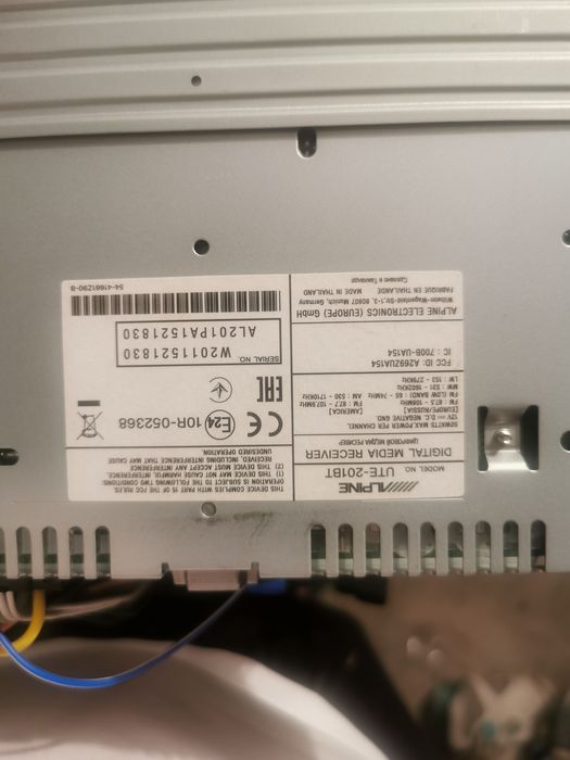 Radio samochodowe ALPINE UTE-201BT Bluetooth