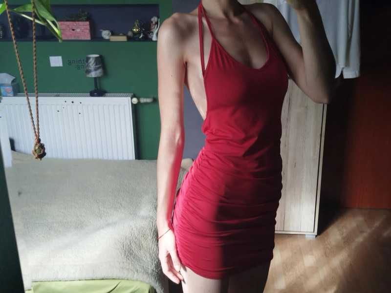 Krótka sukienka odkryte plecy imprezowa marszczona sexy bodycon