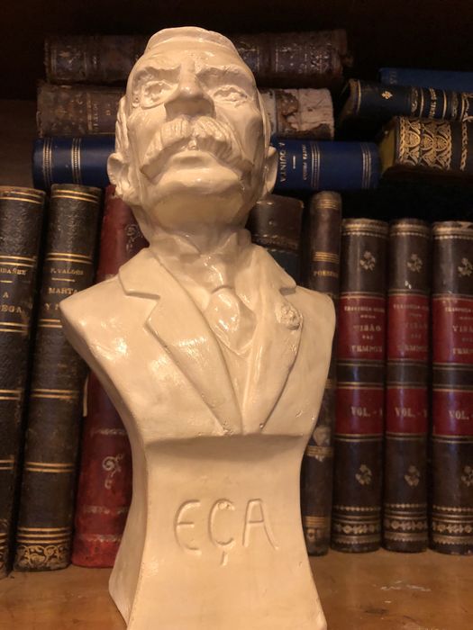 Busto de Eça de Queiroz