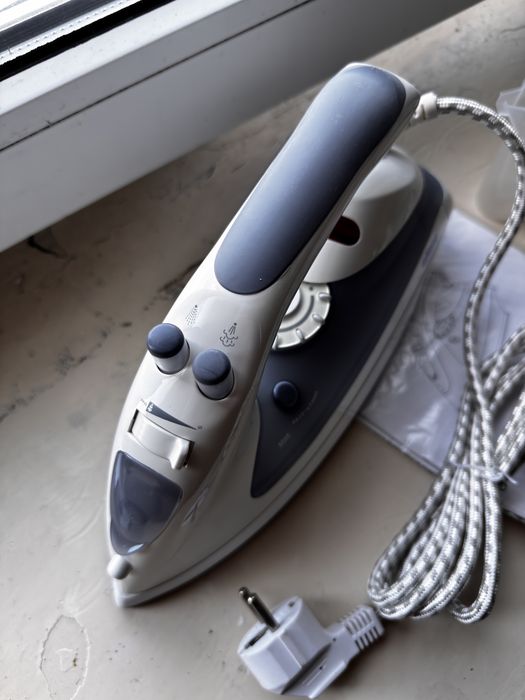 Продам новый утюг Elbee steam iron/bright 12029