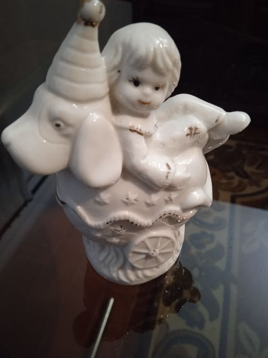 Boneca antiga em porcelana