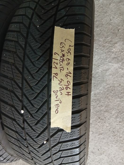 2 Pneus 205/60R16 seminovos