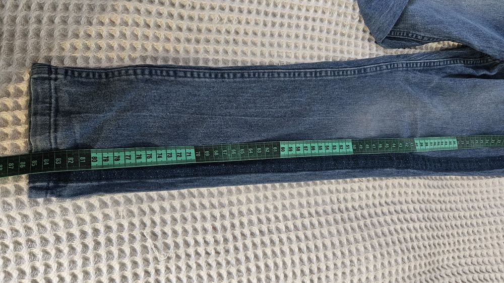 Spodnie jeans 146