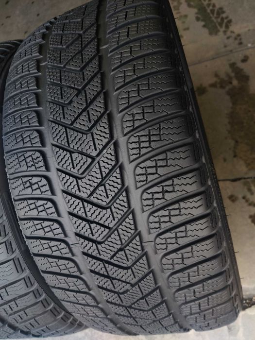 Шини зимові 2шт r21 275 35 Pirelli Sottozero³ низькопрофільні
