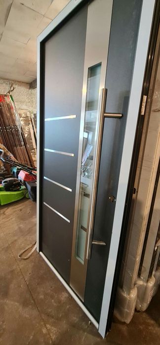 Drzwi zewnętrzne z antabą 68 mm z ocieplaną ościeżnicą