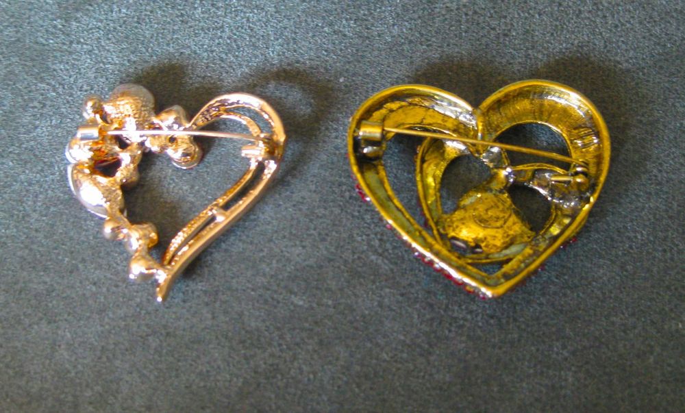 Alfinete / Broche / Pregadeira Coração Triplo NOVO