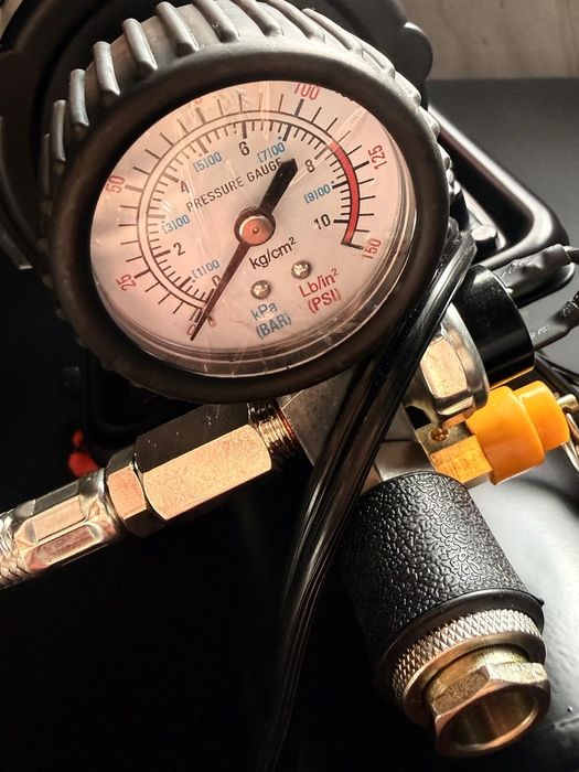 Compressor de ar de 12V com tanque de 6 Litros