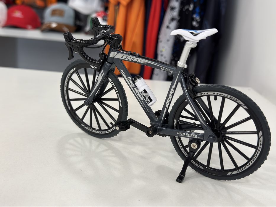 Bicicleta ciclista miniatura 1:12. Lindissima