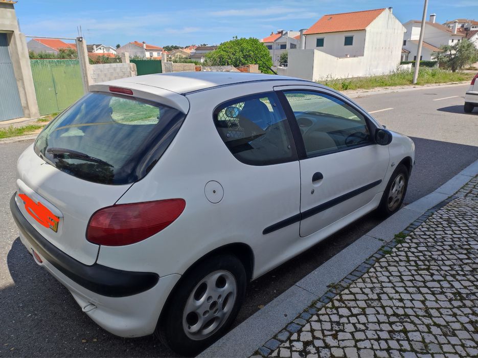 Peugeut 206 com junta da cabeça queimada