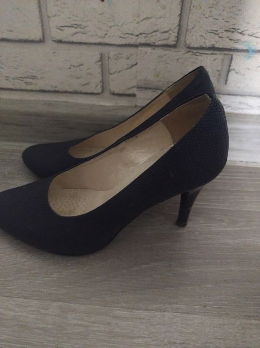 Szpilki 35 granatowe