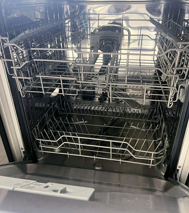 Посудомийна Interline DWI609 широка 60 см на 12 комплектів вбудована