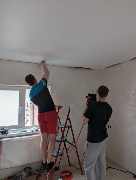 Натяжні стелі, монтаж під ключ, приховані карнизи світлові лінії