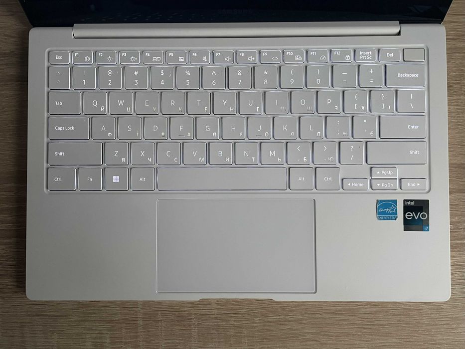 Samsung 13Pro OLED i7-1260p 12ядр 16 ddr5 512 bat 11ч 0.9кг Грнт 0%Раc