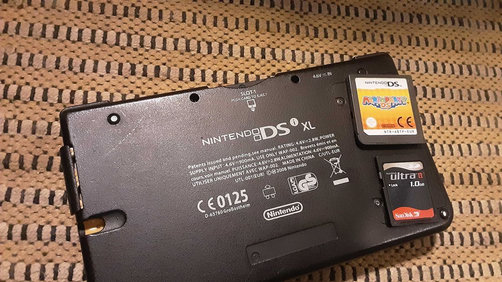 Nintendo dsi xl com jogo e carregador