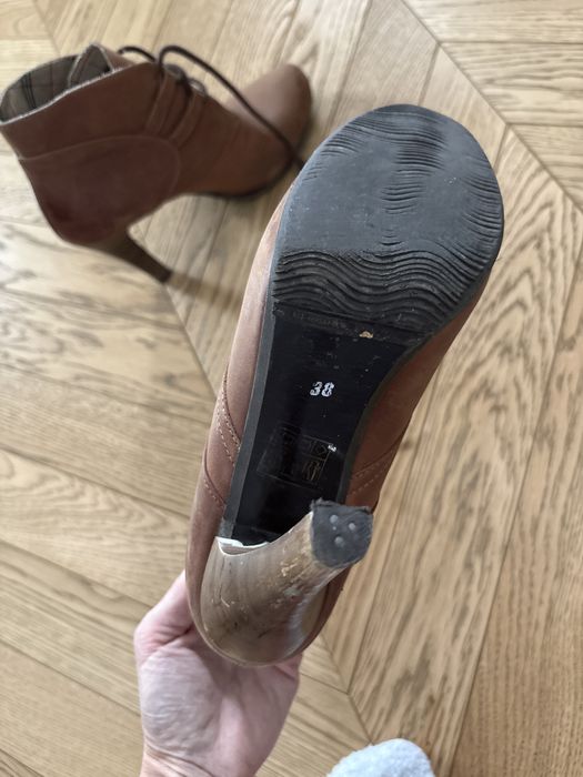 Buty skorzane na obcasie