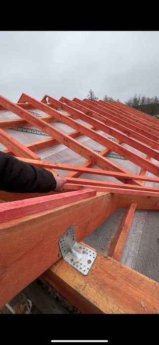 Всі етапи будівництва приватних будинків: від фундаменту до паркану.