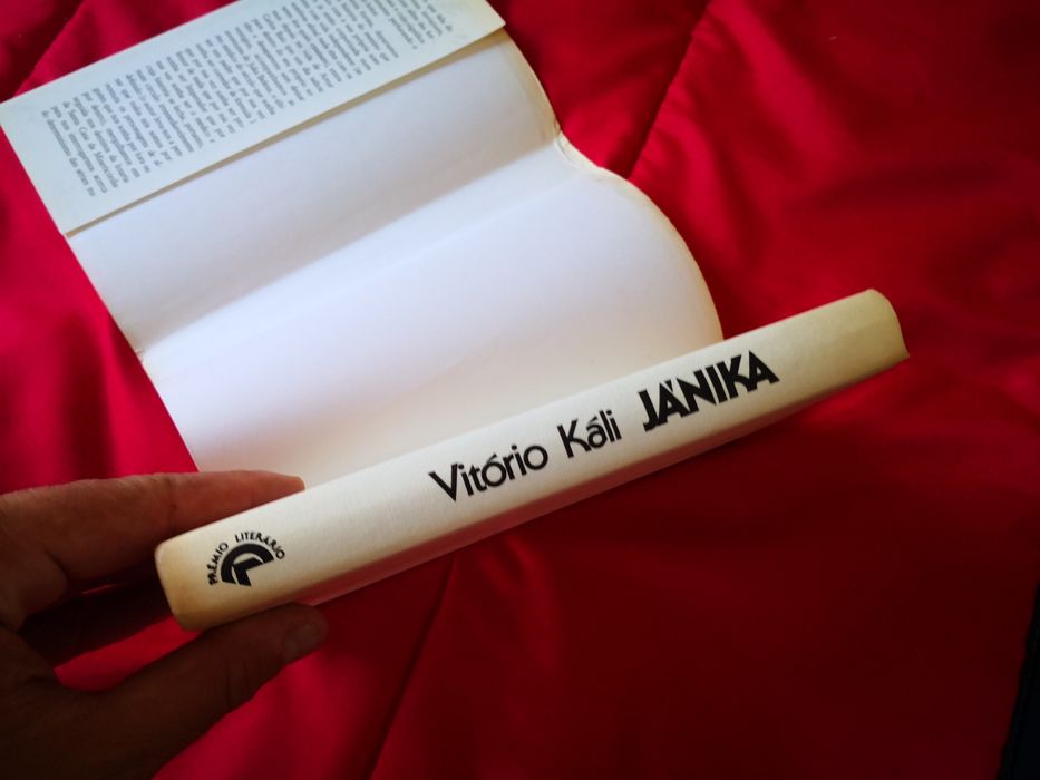 Janika O livro da noite e do dia_Vitório Káli
