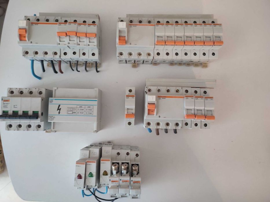 Material elétrico novo e usado