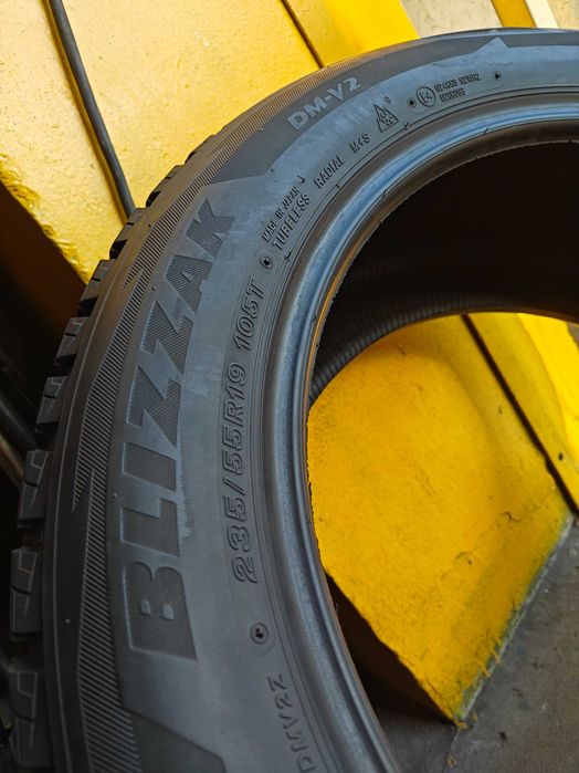 R19 235 55 шини зимові Bridgestone Blizzak DM-V2 арктична липучка Японія