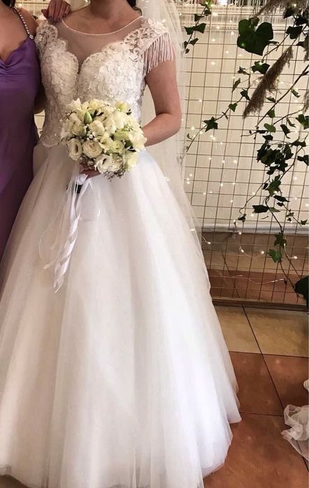 Весільна сукня