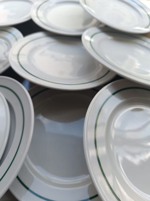 Pratos de sobremesa em porcelana