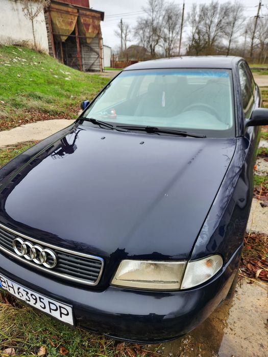 Ауді  а4 б5 в хорошому  стані