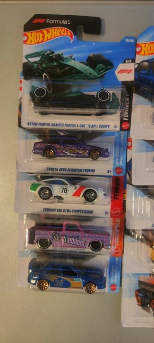 Hot Wheels BMW Nissan i inne Case K