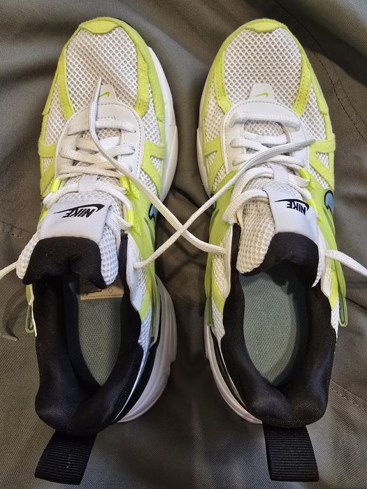 Оригінальні кросівки Nike V2K Run (Розмір 43 / 28 см) — Нові