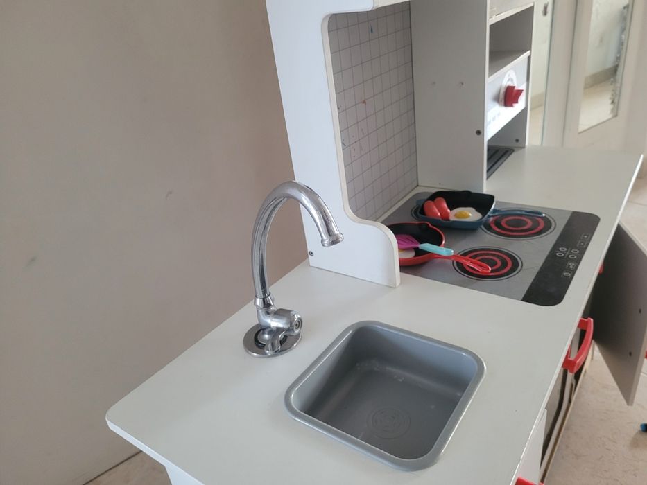 Cozinha Infantil Hape All-in-1 em madeira - usada