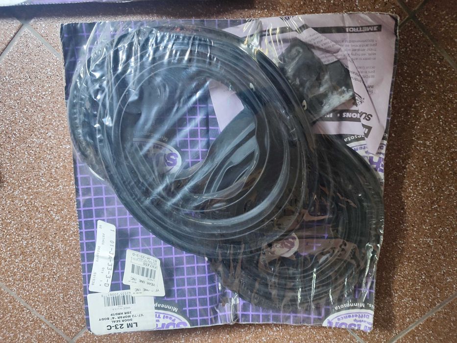 Plymouth Barracuda 1967-69 komplet nowych uszczelek szyb drzwi etc...