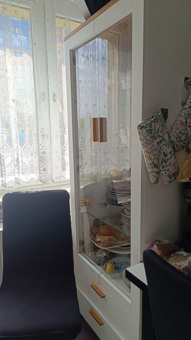 Kredens Konsimo witryna wysoka, głeboka