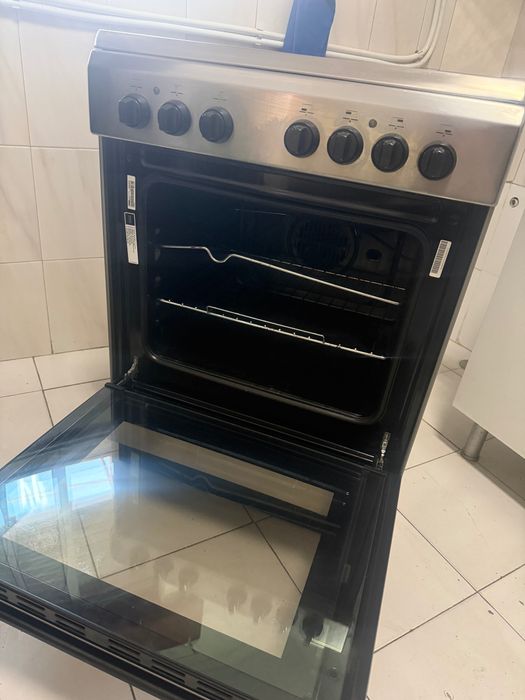 Fogão elétrico Indesit com forno