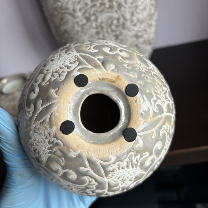 ozdobny wazon i swieczniki