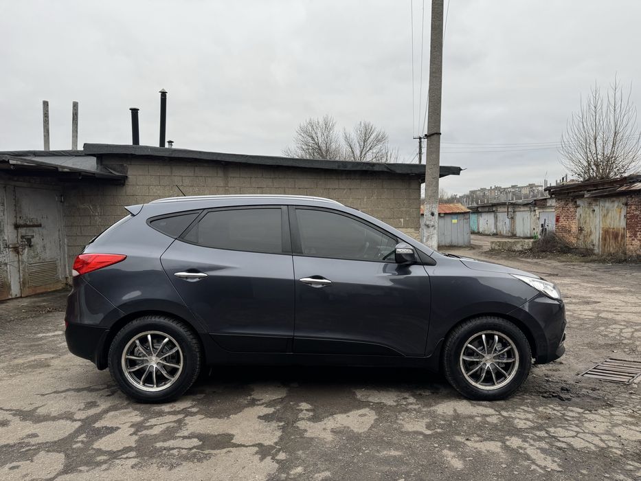 Продам офіційний HYUNDAI IX35 гбо повний привід