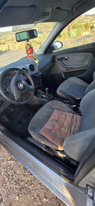 Seat Ibiza 1.4  Comercial – 2003 - Avariado