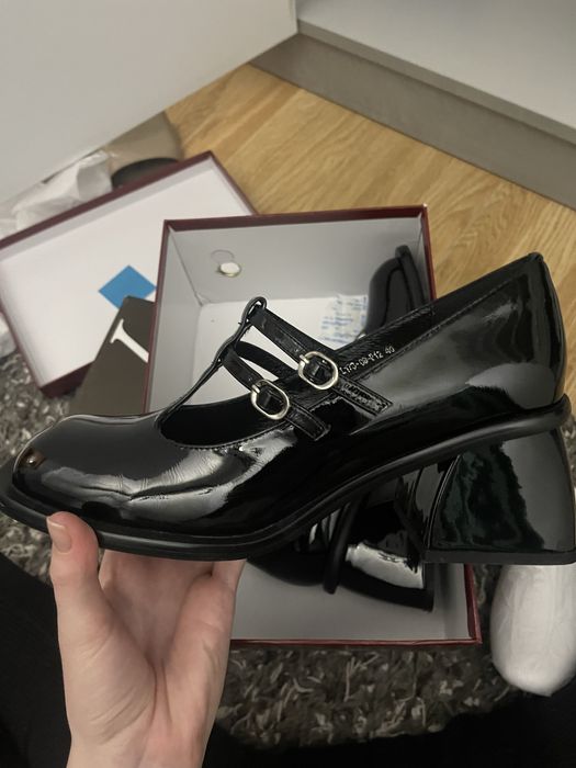 Туфлі на каблуку