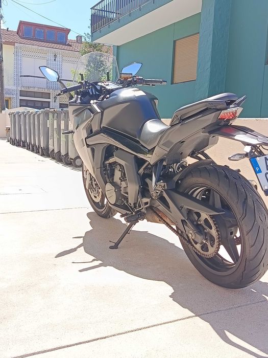 Vendo CFMOTO 650GT – 649 cc, apenas 8.000 km, como nova!