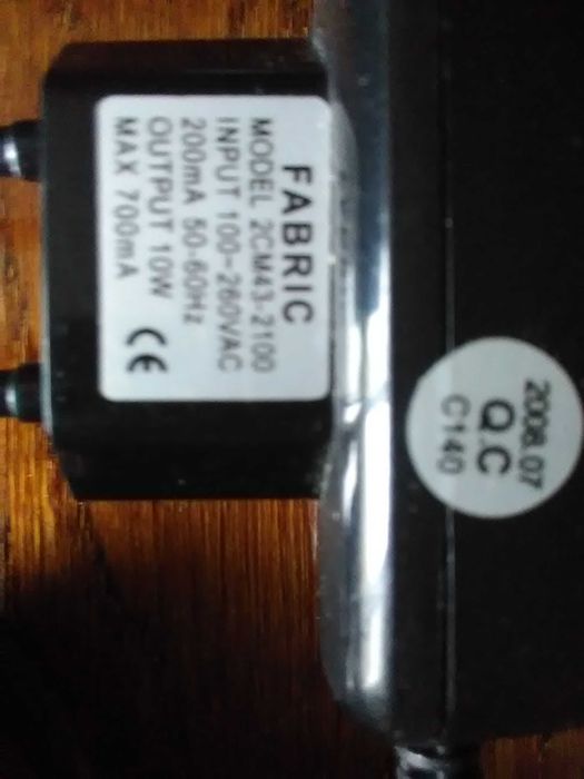 Сетевое  зарядное  устройство  для  мобильных  телефонов и др.  новое.