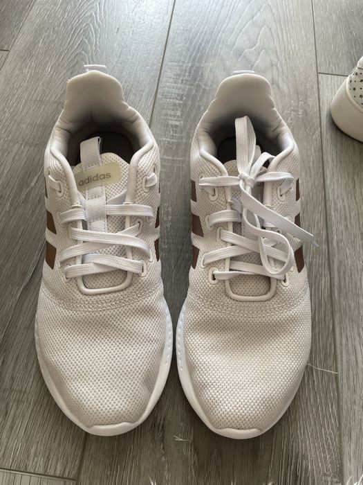 Кросівки Adidas для бігу та кеди шкіряні