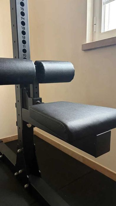 Assento para pulldown em rack de musculação Kingsbox