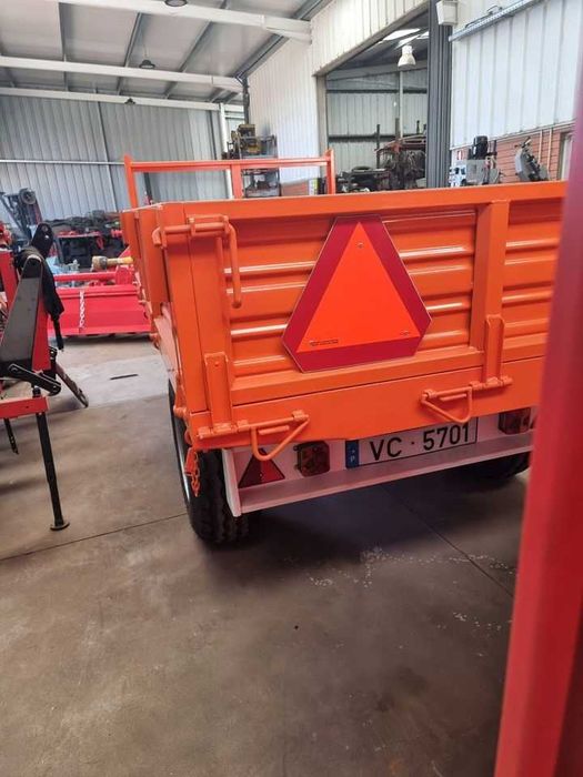 Reboque agricola Novo Tribasculante 3500 kg