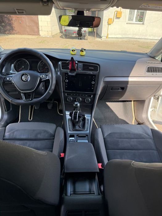 Volkswagen golf 2017 рік