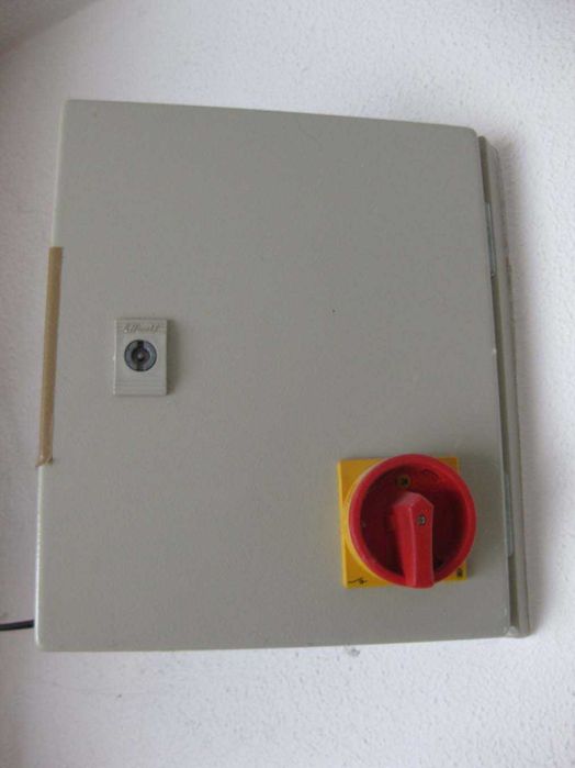 Plataforma eletromecânica para virar/rodar carros em espaços apertados