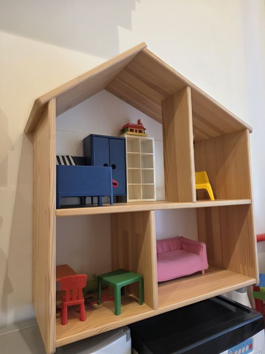 Casinha de brincar com moveis ikea flisat